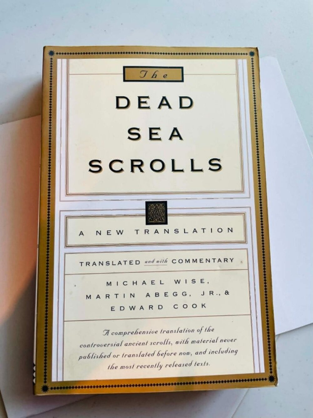 The Dead Sea Scrolls: A New Translation (1996)Softcover, Michael Wise, 513 pages
